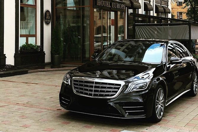 arrival-private-transfer-airport-fll-to-hollywood-beach-in-luxury-car