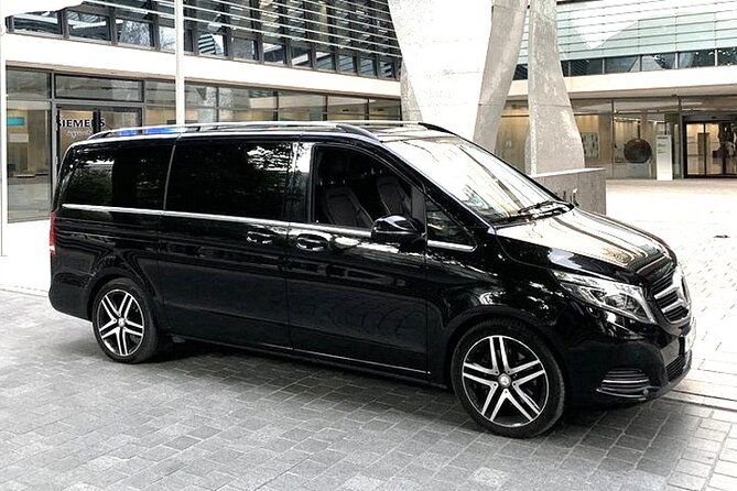 arrival-private-transfer-denver-airport-den-to-denver-in-luxury-van