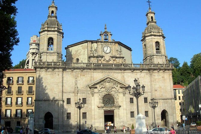 arrival-private-transfers-bilbao-airport-bio-to-bilbao-city-in-luxury-van