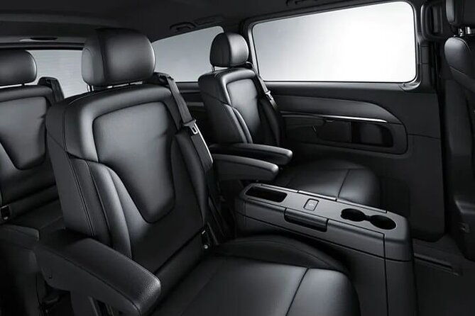 arrival-transfer-by-luxury-van-from-barcelona-port-to-barcelona