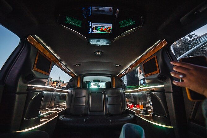 arrival-transfer-private-luxury-8-passenger-limousine-service