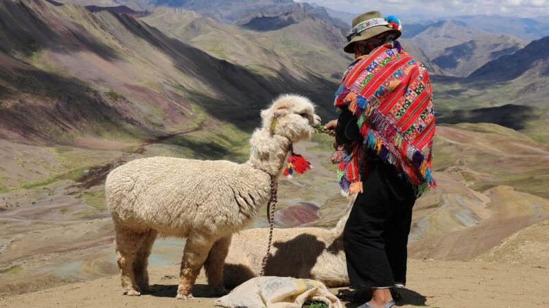 arrive-before-the-crowd-to-the-mountain-in-private-service
