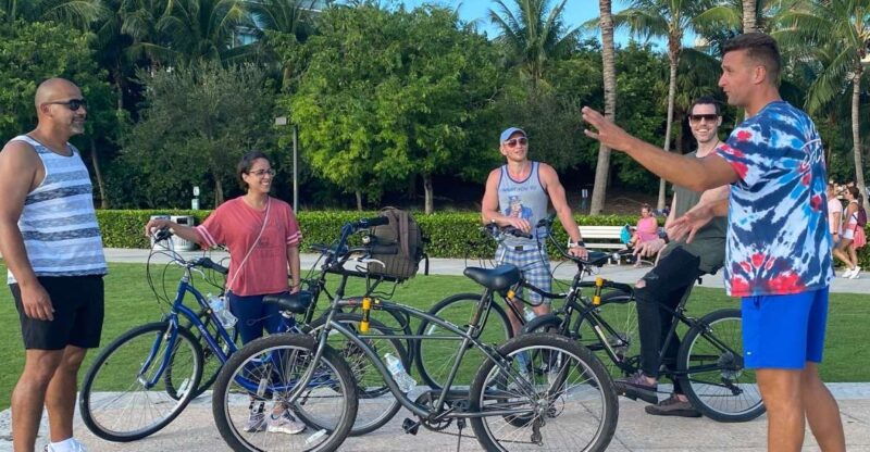 art-deco-history-and-crime-bike-tour-with-design-enthusiast