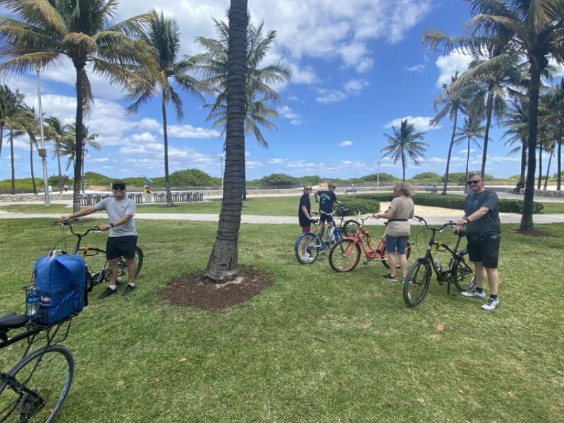 art-deco-history-and-crime-bike-tour-with-design-enthusiast