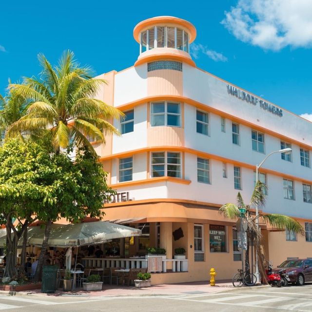 art-deco-history-walking-tour-with-design-enthusiast