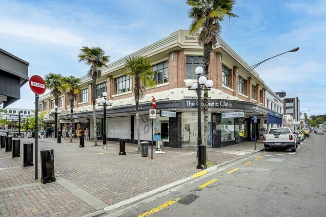 Art Deco Walking Private Tour from Napier Cruise Port - Marine Life at the National Aquarium