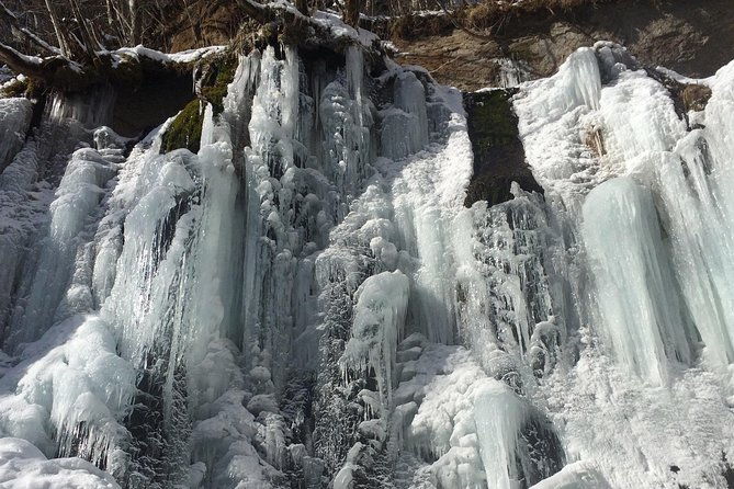 art-of-ice-nanajo-shichijo-otaki-snowshoe-tour-difficulty-medium