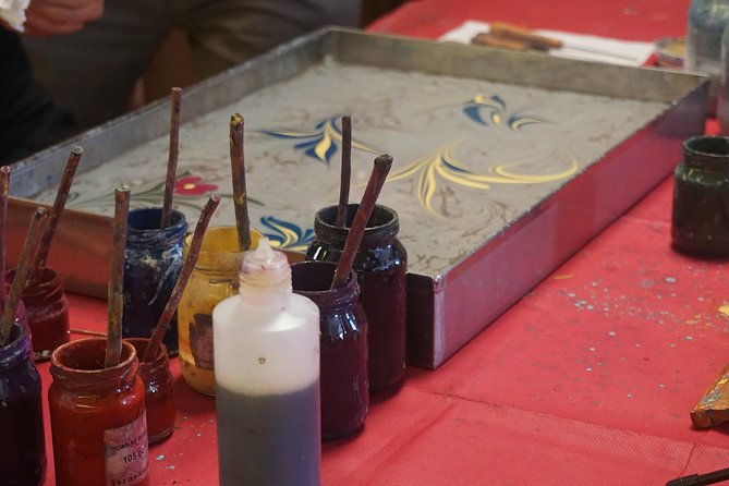 art-of-turkish-ebru-marbling-workshop-in-istanbul