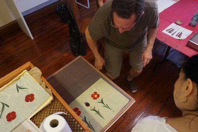 art-of-turkish-ebru-marbling-workshop-in-istanbul