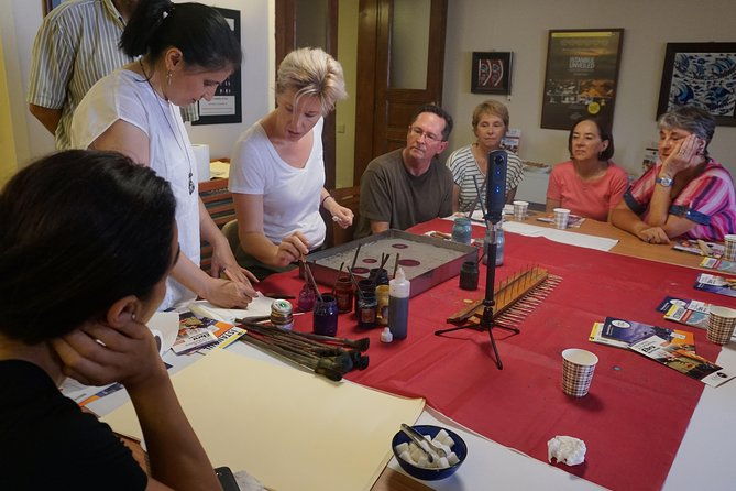 art-of-turkish-ebru-marbling-workshop-in-istanbul
