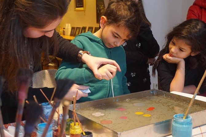art-of-turkish-ebru-marbling-workshop-in-istanbul