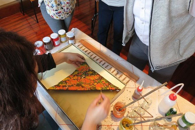 art-of-turkish-ebru-marbling-workshop-in-istanbul