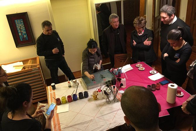 art-of-turkish-ebru-marbling-workshop-in-istanbul