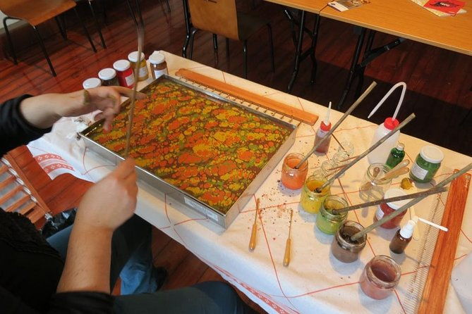 art-of-turkish-ebru-marbling-workshop-in-istanbul