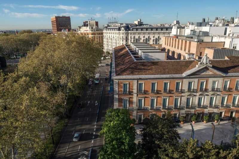 art-wine-experience-thyssen-museum-tour-wine-tasting-2