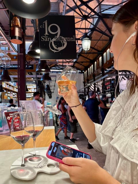 art-wine-experience-thyssen-museum-tour-wine-tasting-2