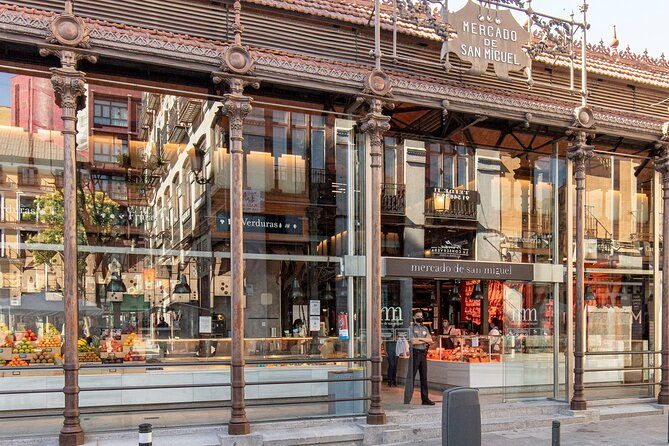 art-wine-experience-thyssen-museum-tour-wine-tasting