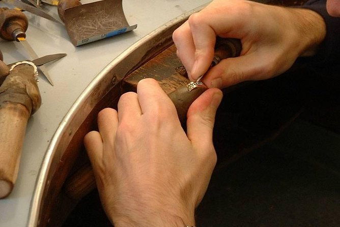 artisan-workshops-private-walking-tour-in-florence