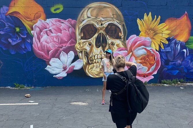 artist-lead-vip-golf-cart-graffiti-tour-2-5-ppl