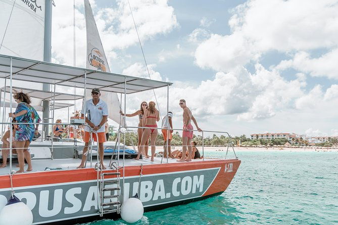 aruba-happy-hour-sunset-sail-with-savory-bites-and-cocktails