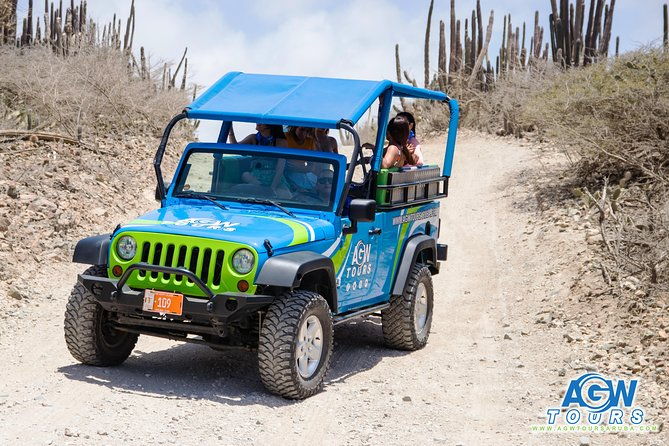 aruba-jeep-tour-natural-pool-caves-and-baby-beach-adventure