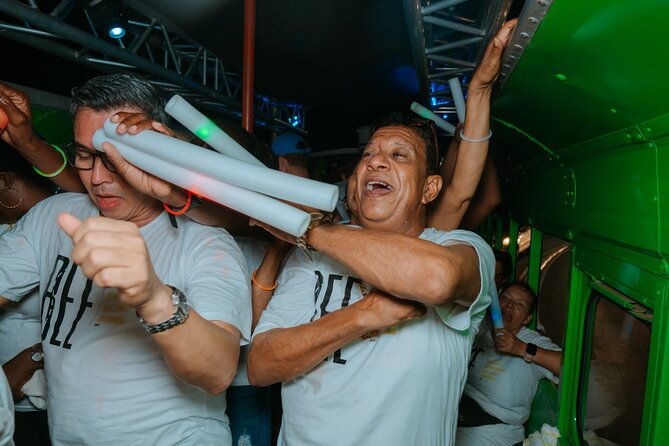 aruba-nightlife-bar-hopping-tour-on-carnival-party-bus