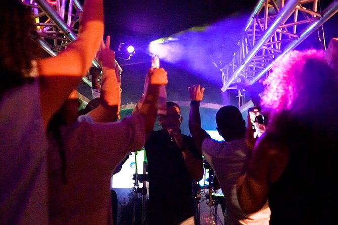 aruba-nightlife-bar-hopping-tour-on-carnival-party-bus