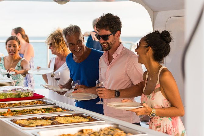 aruba-sunset-sail-with-caribbean-dinner-and-live-music