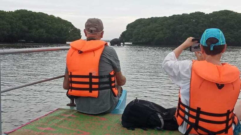 arugam-bay-lagoon-boat-safari-with-safety-measures