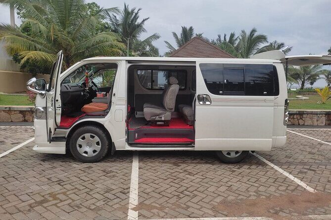 Arugam Bay To Colombo / Colombo Airport Private Transport - The Drivers: Professionalism and Language Skills