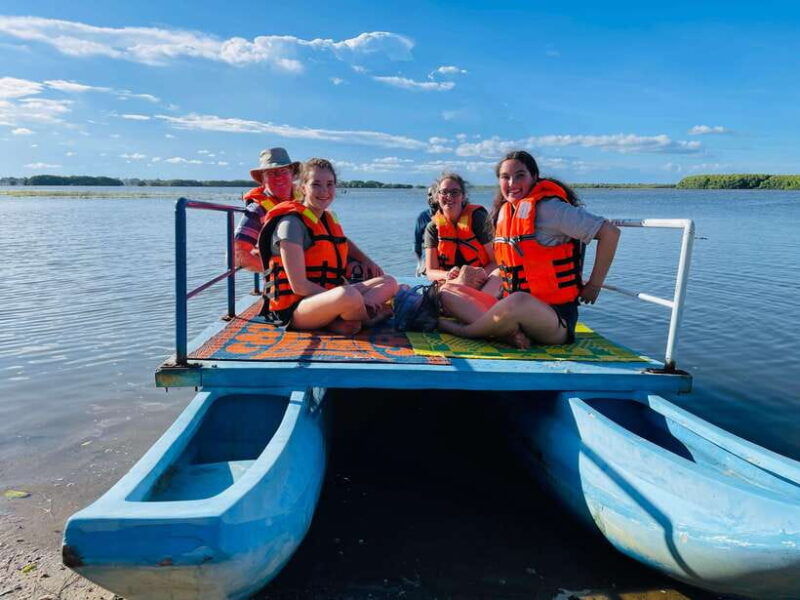 arugambay-pottuvil-lagoon-boat-safari-eco-tours
