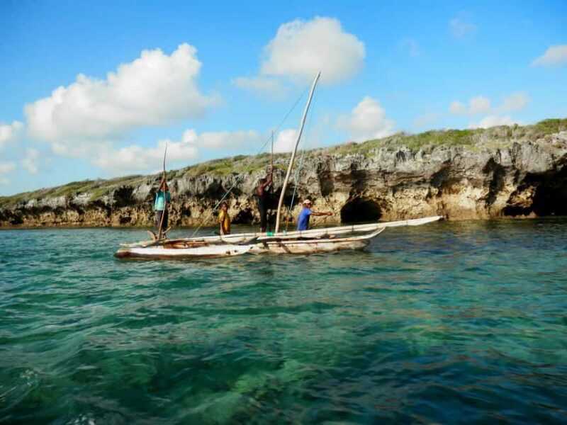 Arusha: Lake Duluti Walking Tour and Canoeing - Canoeing on Lake Duluti