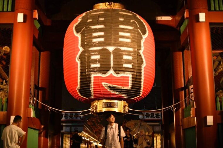 asakusa-cultural-tour-making-food-sample-with-photography