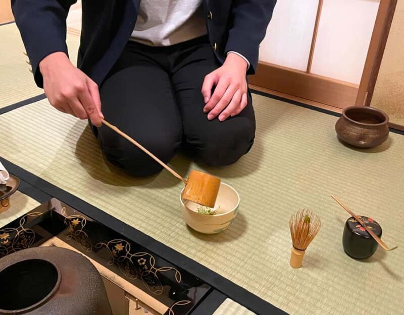 Asakusa Kimono and Matcha Tour by Locals - Walking Through Kaminarimon Gate and Nakamise Shopping Street