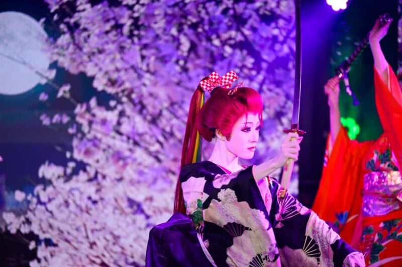 Asakusa, Tokyo: Traditional Japanese Dance Show with Sake - Who Should Consider This Tour?