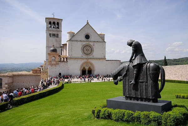 assisi-private-walking-tour-with-st-francis-basilica