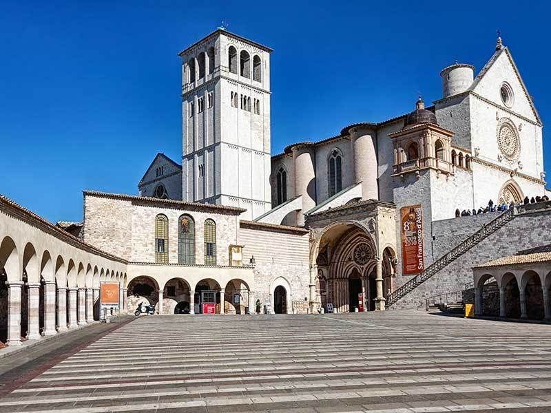 assisi-walking-tour-with-st-francis-basilica-visit