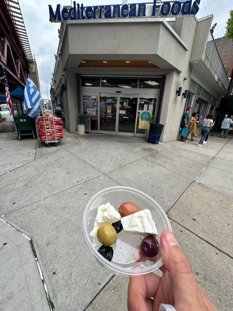 astoria-queens-small-group-walking-and-food-tasting-tour