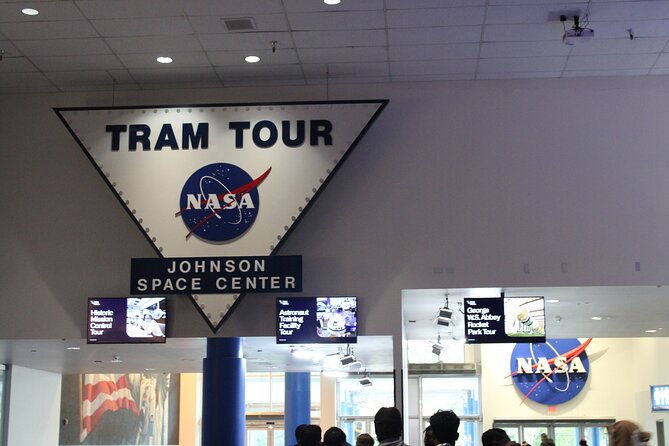 astroville-round-trip-shuttle-transportation-to-nasa-space-center