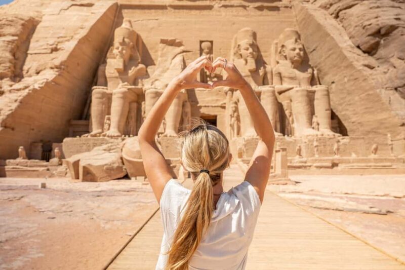 Aswan: Abu Simbel Group Tour with Guide and Entrance Fees - The Experience of Visiting Abu Simbel