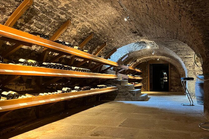 at-the-table-with-louis-de-funes-expo-and-wine-tasting-in-beaune