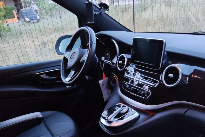 athens-airport-to-piraeus-port-hotel-private-luxury-transfer