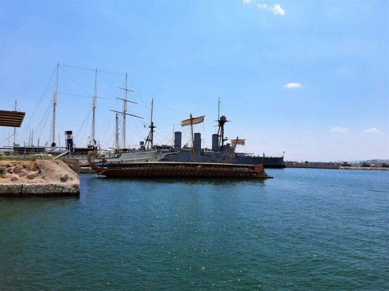 athens-authentic-neighborhoods-the-beach-bike-tour