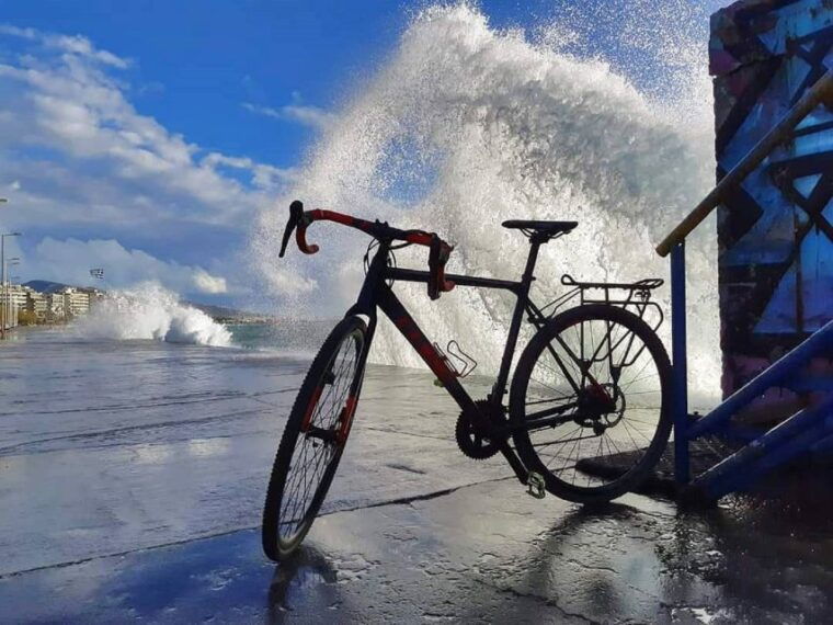 athens-authentic-neighborhoods-the-beach-bike-tour