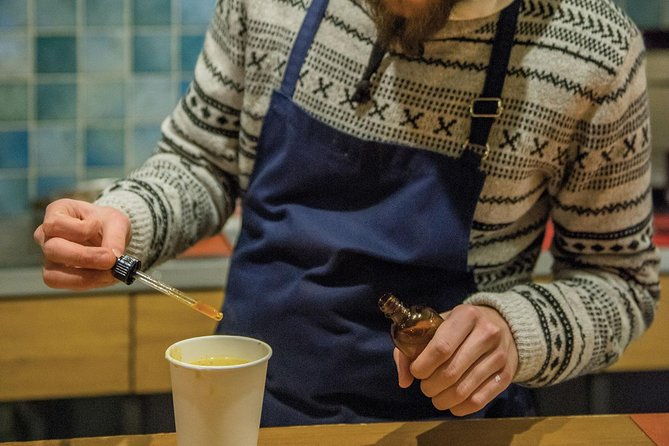 athens-by-night-small-group-sightseeing-with-drinks-and-food-tasting