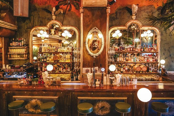 athens-by-night-small-group-sightseeing-with-drinks-and-food-tasting