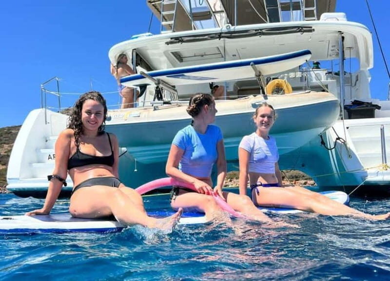 Athens: Catamaran Trip to Poseidon Temple with Meal & Drinks - Key Points