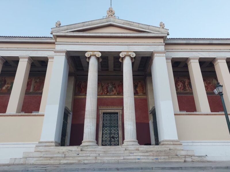 athens-city-highlights-nighttime-walking-tour-in-spanish