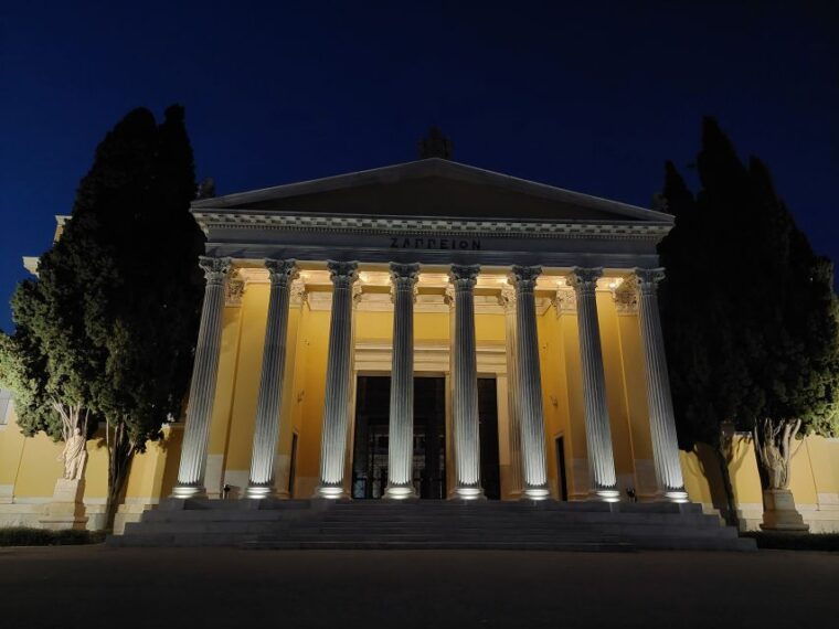 athens-city-highlights-nighttime-walking-tour-in-spanish