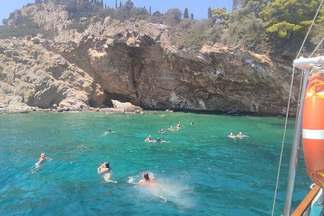 athens-cruise-tour-with-mediterranean-bbq-2